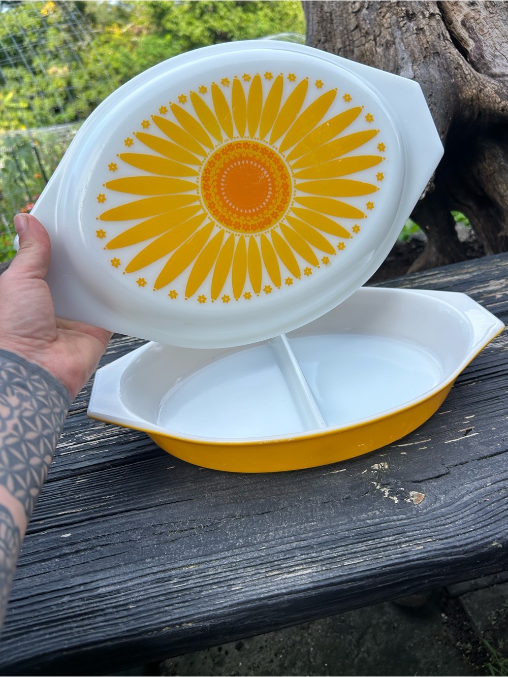 Vintage Pyrex Sunflower Daisy 1063 Divided Casserole 1.5 Qt Lid MCM Retro
